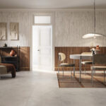 Biała kuchnia nowoczesna z elementami drewnianymi